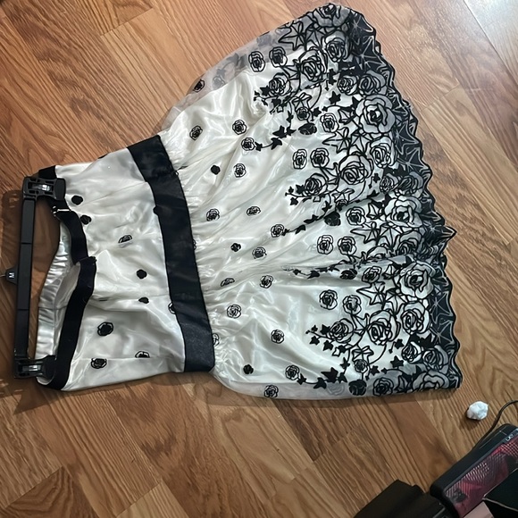 Brand :Kariss size : Large - Picture 2 of 3